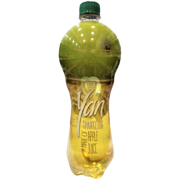 Refreshing carbonated drink "Yan" apple 930ml